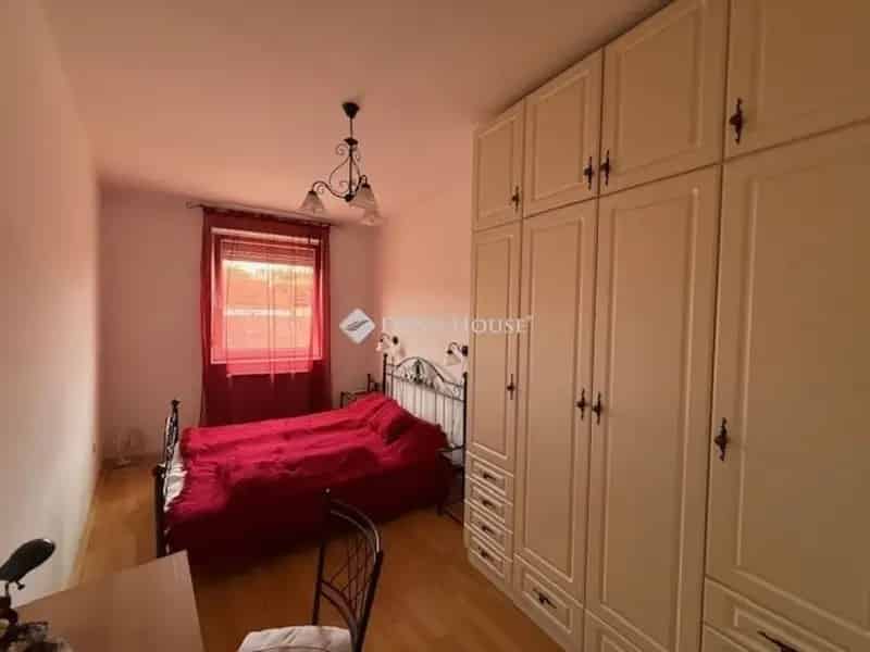 Pécs Belváros Zsolnay negyed 2 hálószoba klíma erkély saját beálló