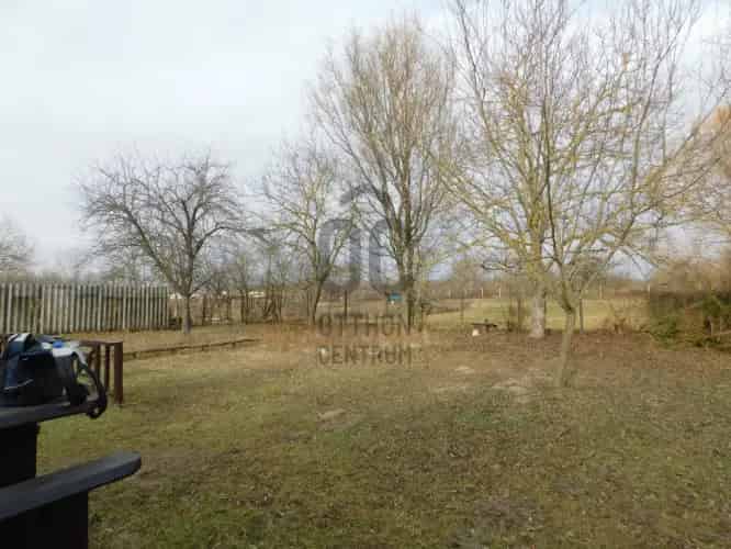 Vácrátóti eladó telek, T040220