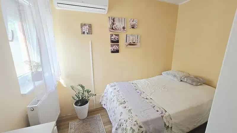 Ház Kiadó , Dunakeszi járás, Közép-Magyarország