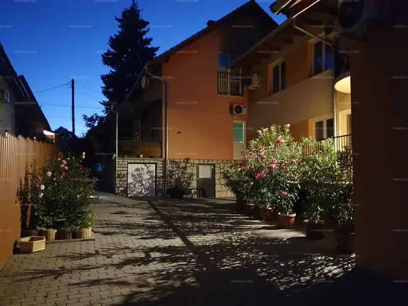 SIÓFOK BELVÁROSÁBAN MŰKÖDŐ – TELT HÁZZAL ÜZEMELŐ PANZIÓ ELADÓ!