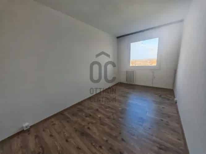 Esztergomi kiadó panel lakás, H497211
