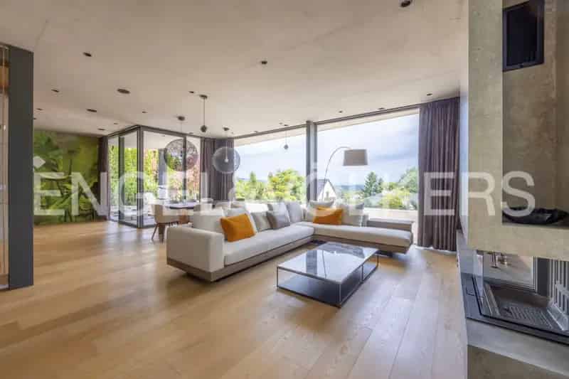 Modern luxusvilla körpanorámával