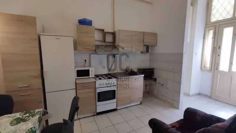 Budapest VIII kerület 89 m2-es 5 szobás lakás eladó