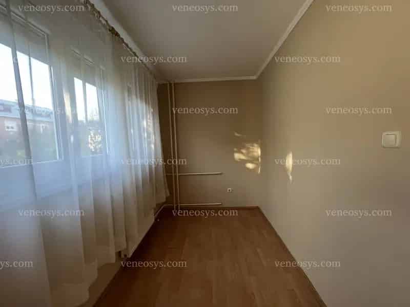 Miskolcon a Győri kapuban kínálunk kiadásra egy 35 m2- es 1,5 szobás, bútorozott, 2. emeleti lakást!