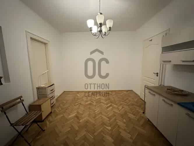 Budapest IX kerulet 40m2 2 szobas erkellyes kiado lakás