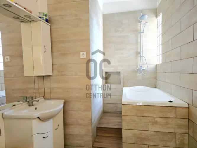 Pécsi eladó családi ház, DHZ066902