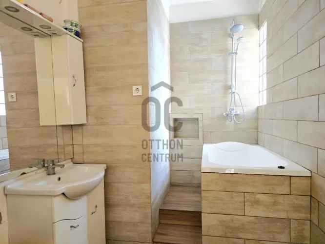 Pécsi eladó családi ház, DHZ066902