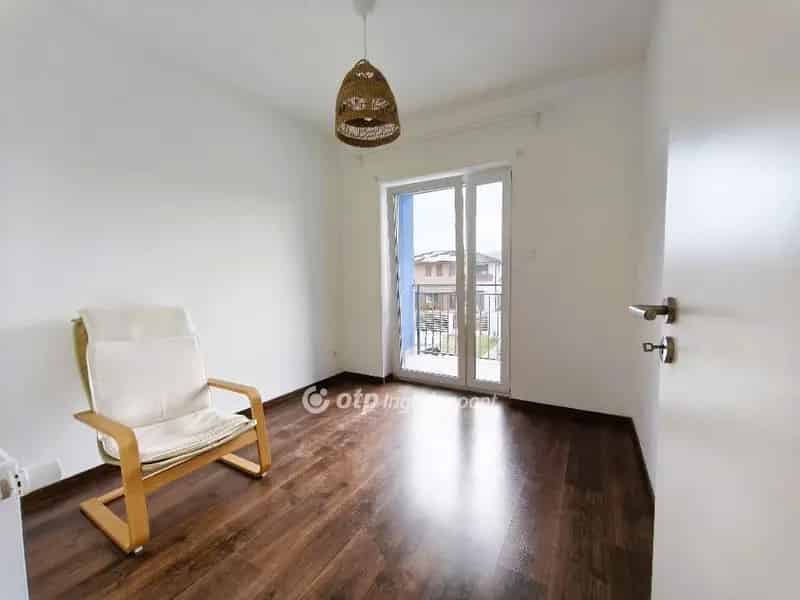 Ház Kiadó , Váci járás, Közép-Magyarország