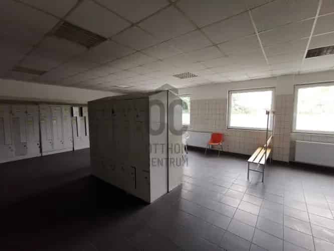Lőrincii eladó kereskedelmi ingatlan, UZ014968