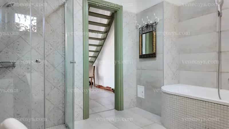 Különleges családi otthon működő vállalkozással!