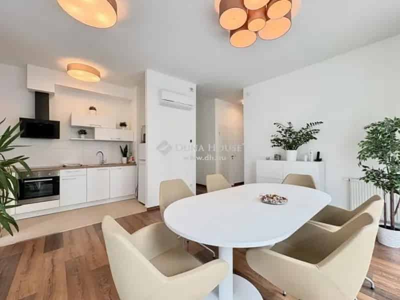Lakás Eladó , Budapest, Közép-Magyarország
