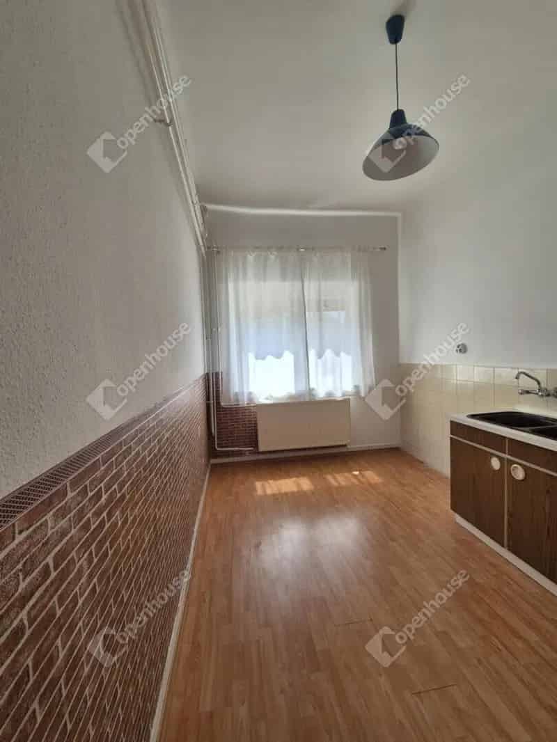 Ház Kiadó , Monori járás, Közép-Magyarország