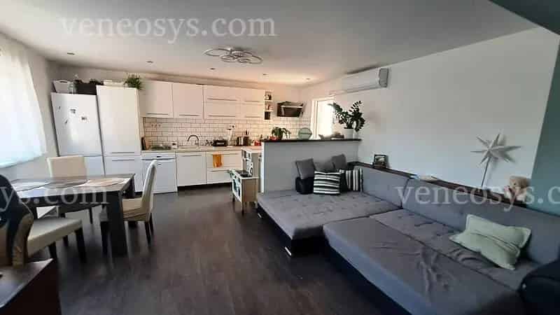 ÉRDLIGETEN ÚJSZERŰ, BŐVÍTHETŐ CSALÁDI HÁZ SOK EXTRÁVAL ELADÓ!