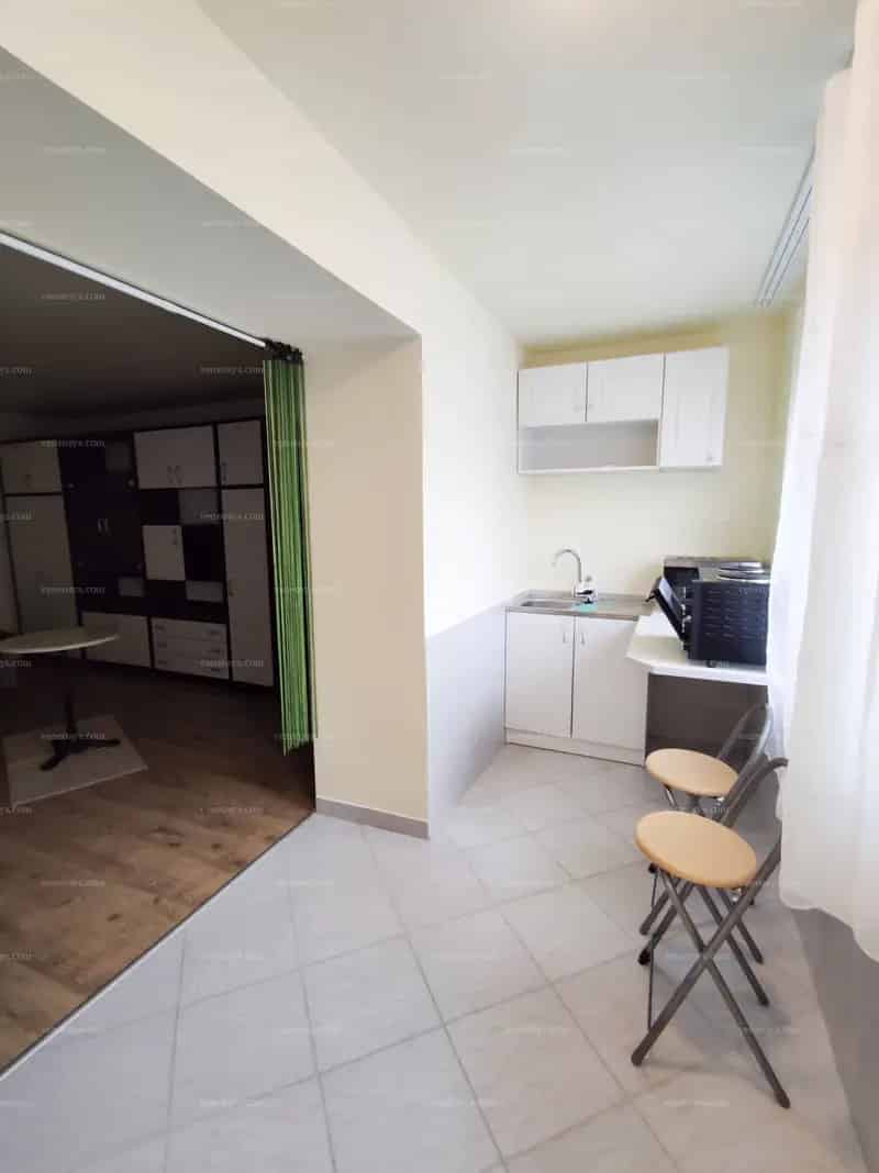 Kiadó bútorozott házrész Pakson