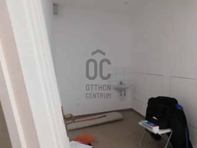 Váci kiadó kereskedelmi ingatlan, UZ016626