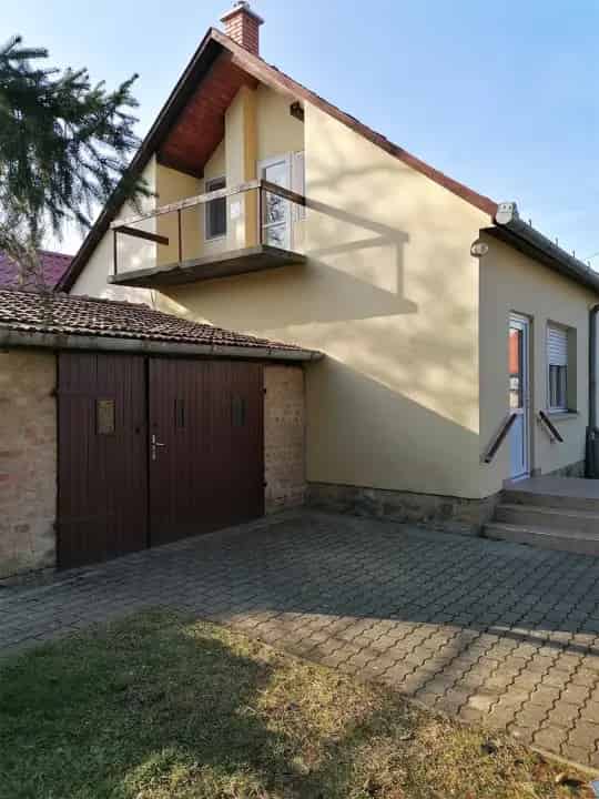 Ház Kiadó , Bonyhádi járás, Dunántúl