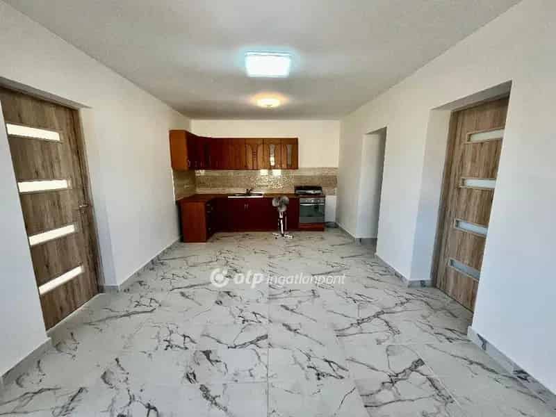 Ház Kiadó , Aszódi járás, Közép-Magyarország