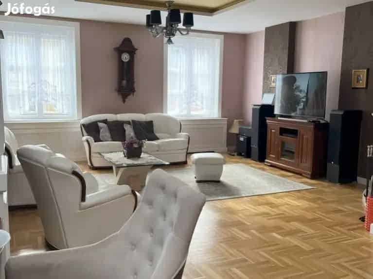 Székesfehérvár Belváros 197 nm-es 5 Szobás Lakás Eladó