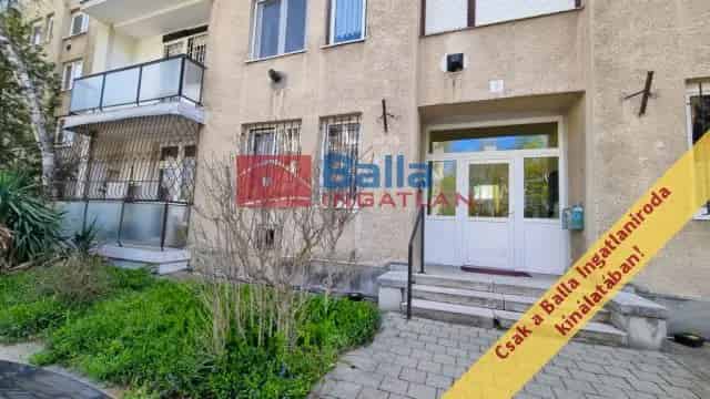 Budapest XVI. Kerület, Tavirózsa utca