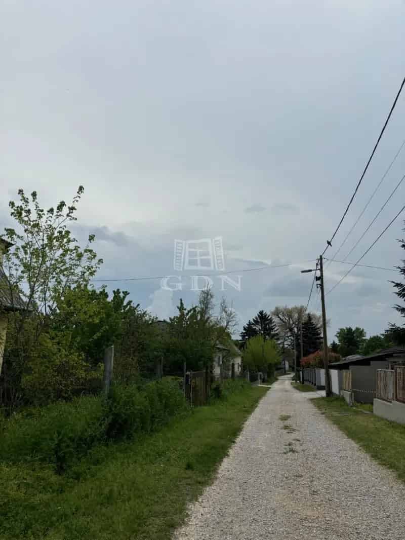 Telek Kiadó , Komárom, Dunántúl