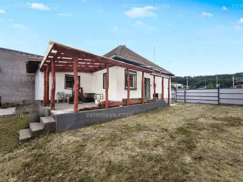 Eladó Sajószentpéteren egy 82 m² 3 szobás nagy konyhás családi ház.