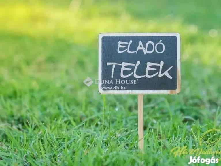 Pécs Mecsekoldal 1636 nm-es telek eladó házal
