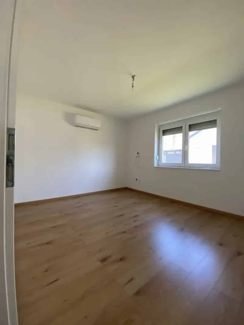 Ház Kiadó , Kapuvári járás, Dunántúl