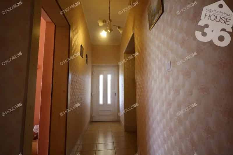 Tázlár 130 m2-es 4 szobás családi ház eladó