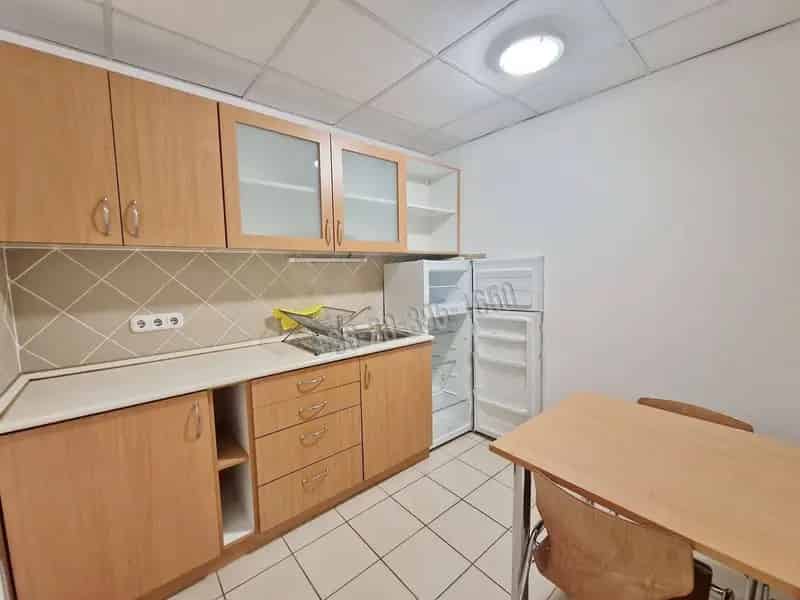 286m2-es Iroda ès Üzlethelyisèg Eladó Nádorligetben