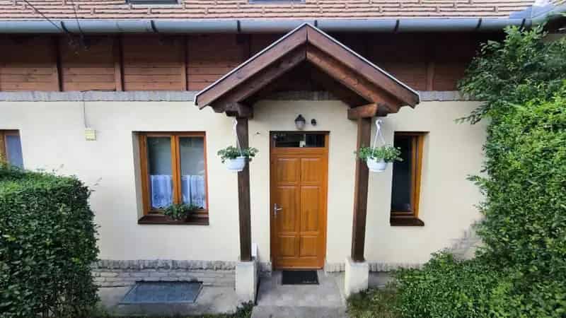 Ház Kiadó , Aszód, Közép-Magyarország