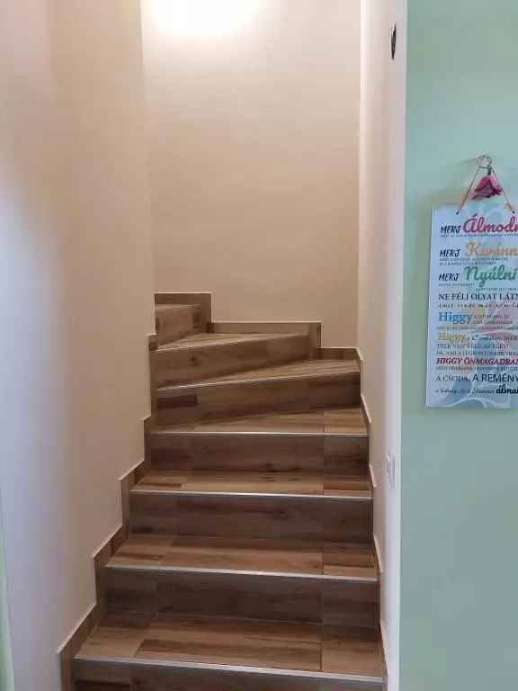 Ház Kiadó , Aszódi járás, Közép-Magyarország
