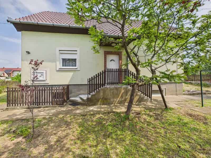 Csendes családi otthon eladó Debrecenben, a Kisbánya utcában!