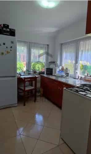 Agárdi felújított hétvégi ház eladó - 3 szoba, terasz, kert