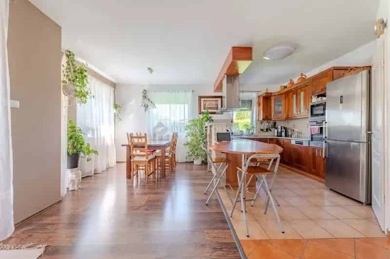 Ház Kiadó , Budapest, Közép-Magyarország