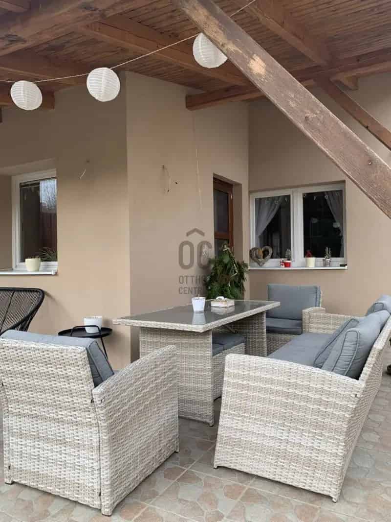 Ház Kiadó , Oroszlányi járás, Dunántúl