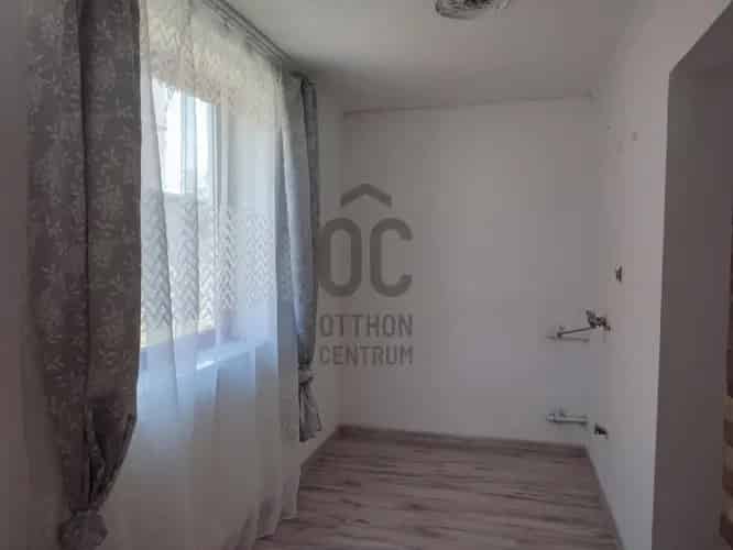 Kisbéri családi ház eladó - 3 szoba, 2 fürdő, 80m2