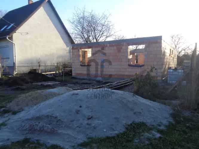 Velencei eladó újépítésű családi ház, DHZ095314
