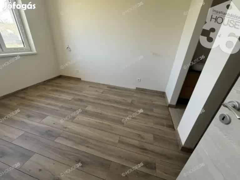 Új építésű ház Kecskeméten nappali + 3 szobával garázzsal