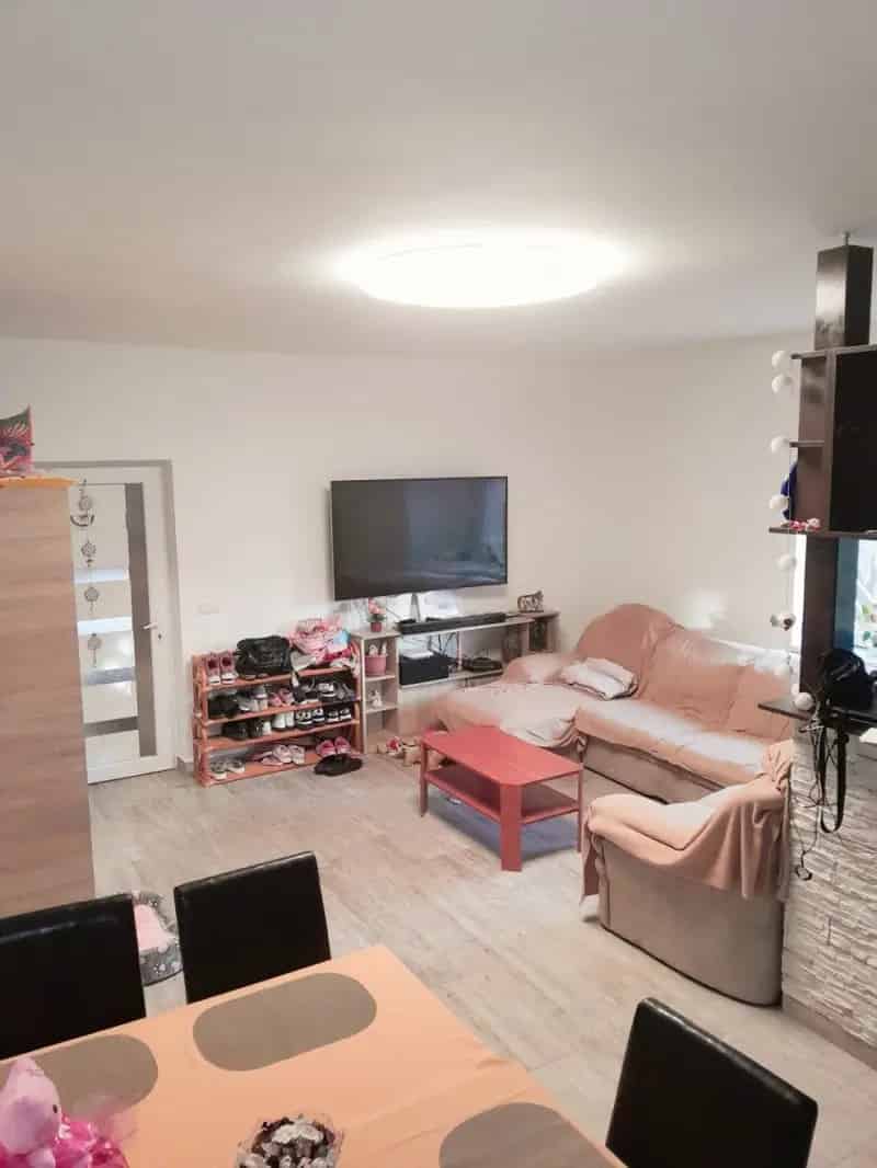 Ház Kiadó , Váci járás, Közép-Magyarország