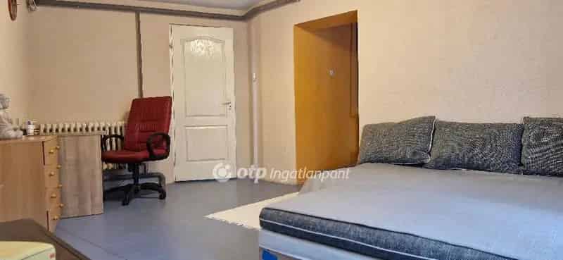 Ház Kiadó , Ceglédi járás, Közép-Magyarország