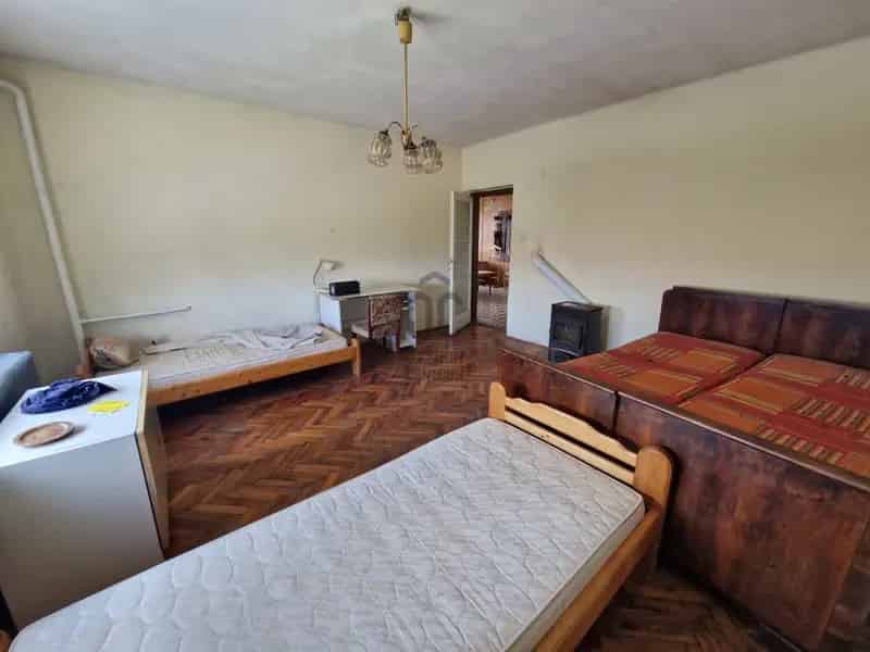 190 m2-es Családi Ház 120 m2 Műhellyel és Garázzsal Eladó