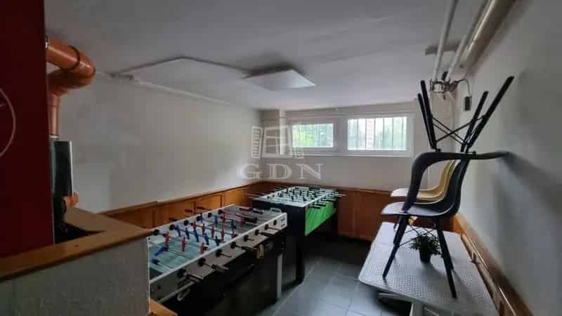 190m2-es Utcafronti Üzlethelyiség Kiadó Budán