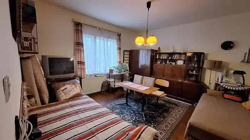 Ház Kiadó , Dunakeszi járás, Közép-Magyarország