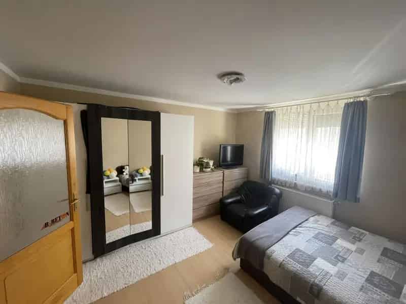 Ház Kiadó , Bonyhádi járás, Dunántúl