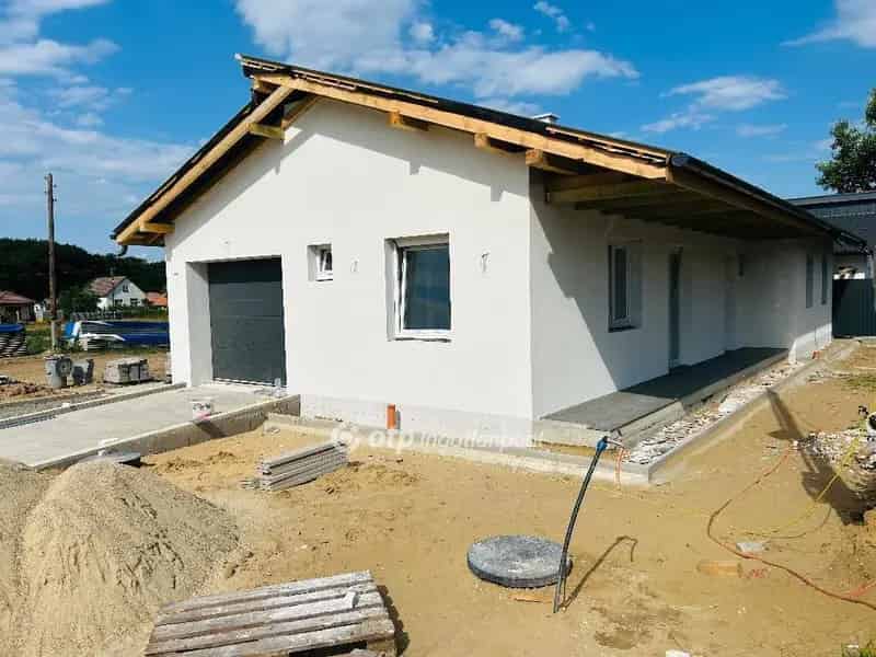 Ház Kiadó , Debreceni járás, Alföld és Észak