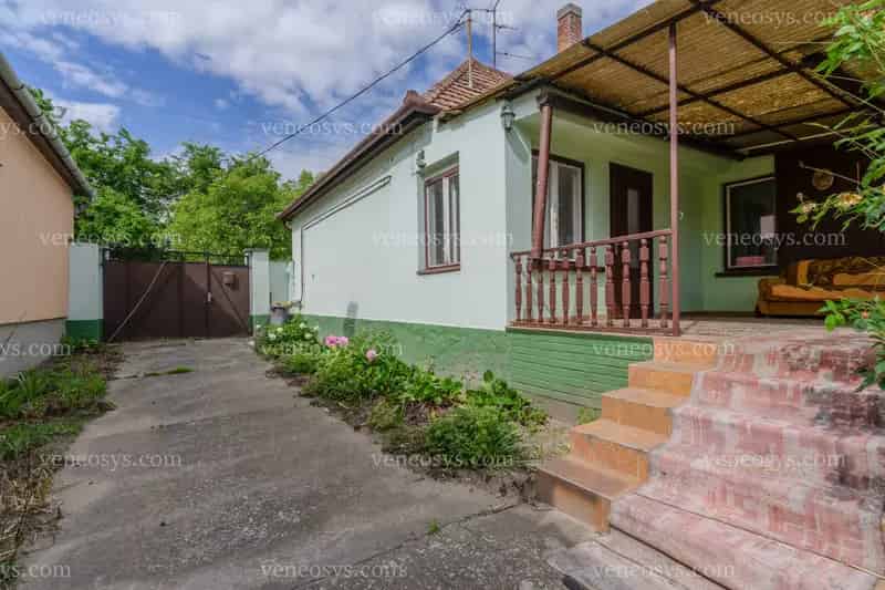 🏡 Eladó téglaépítésű családi ház Baján – belvároshoz közel!