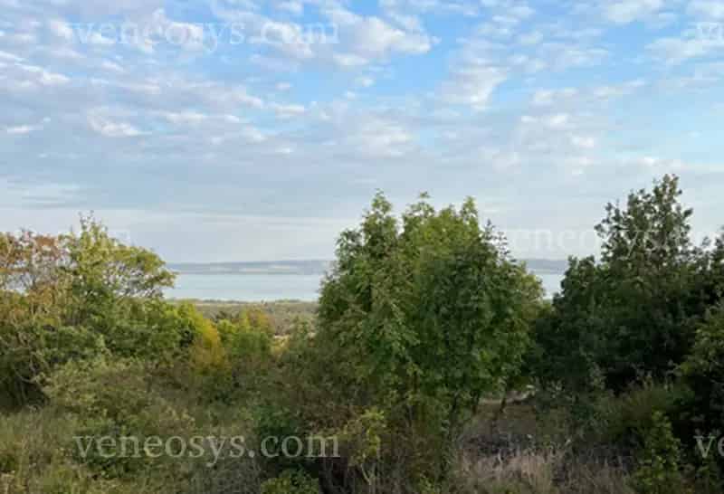 Balatoni panorámás külterületi ingatlan Vászoly Öreghegyen!