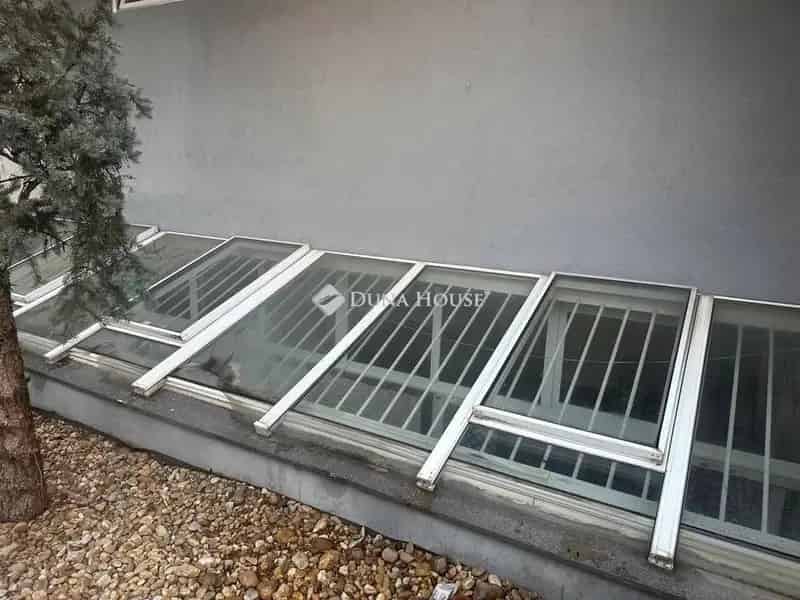 Ház Kiadó , Nemes utca, Budapest, Közép-Magyarország
