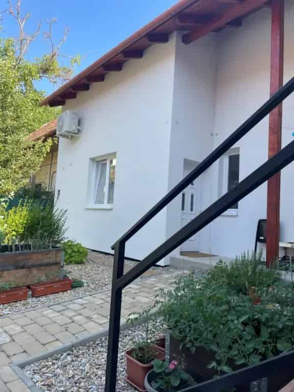 Ház Kiadó , Szobi járás, Közép-Magyarország
