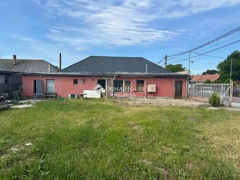 Vecsés Belterületi Telek Eladó 494 m2 105 m2-es Házal